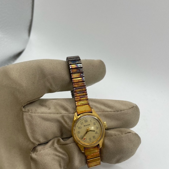 Vintage Wonderful Patina Women's Bulova watch - Picture 1 of 9